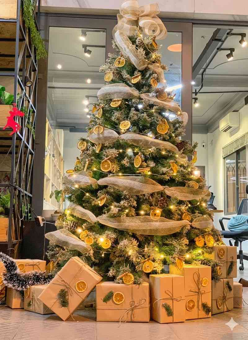 Trang trí cây thông noel